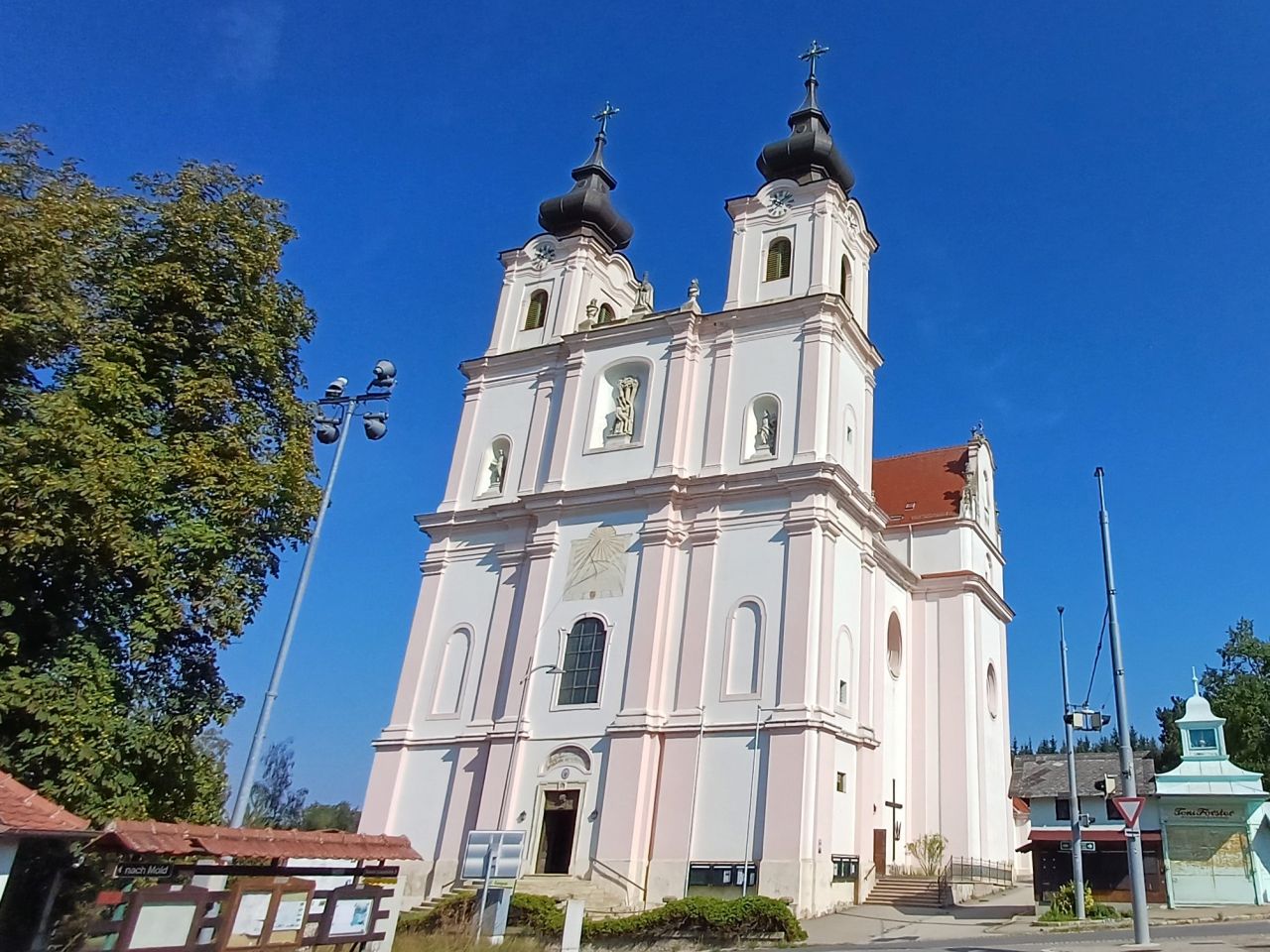 Wallfahrtskirche Maria Dreieichen, Außenansicht (© Museumsmanagement Niederösterreich)